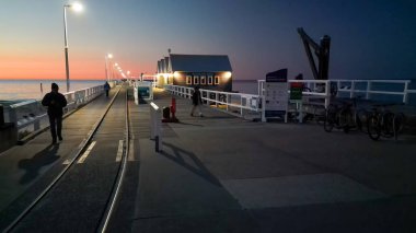 Günbatımında Busselton Jetty 'nin hava manzarası, Batı Avustralya.