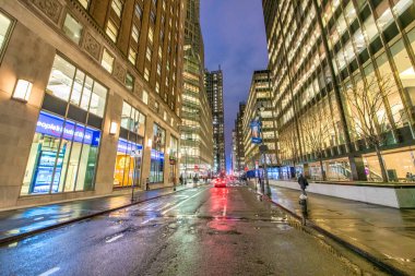 New York Şehri - 30 Kasım 2018 Park Caddesi boyunca gece boyunca binalar ve ışıklar.