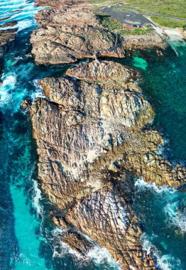 Kanal Kayalıkları 'nın sahil şeridi, Yellingup, Margaret Nehri Bölgesi.