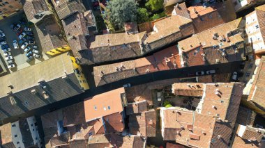 Lucca ortaçağ kasabasının havadan görünüşü, Toskana - İtalya.