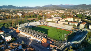 Lucca, Toskana 'daki Porta Elisa Futbol Stadyumu' nun hava manzarası - İtalya.