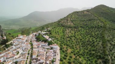 Zahara de la Sierra, Endülüs 'ün hava manzarası. Güney İspanya.