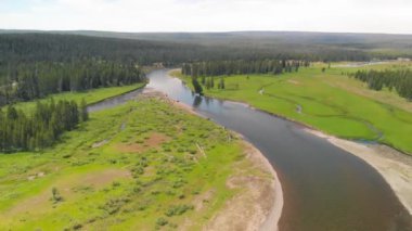 Ulusal Park 'taki Yellowstone Nehri' nin inanılmaz hava manzarası..