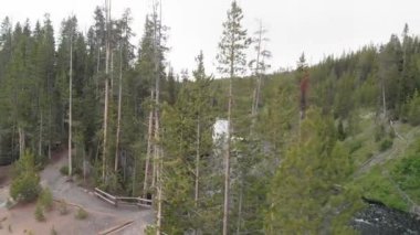 Ulusal Park 'taki Yellowstone Nehri' nin inanılmaz hava manzarası..