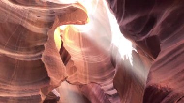 Arizona, Page yakınlarındaki Navajo Reservation 'da bulunan Yukarı Antilop Kanyonu..