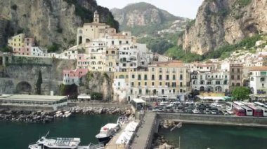 Amalfi, Amalfi Sahili, İtalya 'nın havadan panoramik görüntüsü.