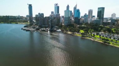 Perth Cityscape ve Swan River 'ın hava manzarası, Avustralya.