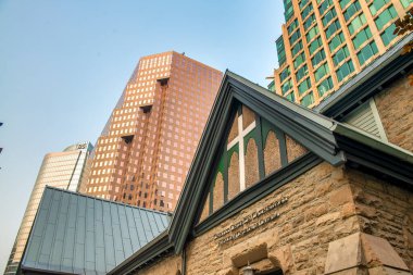 Günbatımında Vancouver Kilisesi.