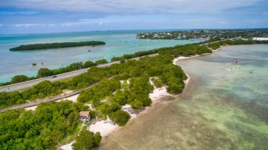 Aşağı Matecumbe Key, Florida - Güzel manzaranın panoramik hava manzarası.