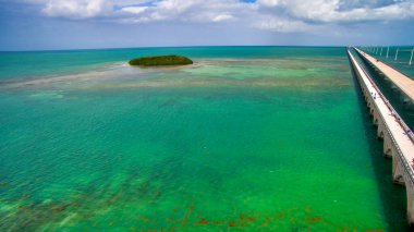 Küçük ördek anahtarı, Florida anahtarı. Adaları birbirine bağlayan köprünün havadan görüntüsü.