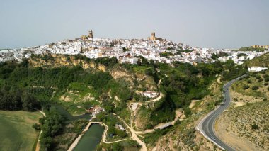 Arcos de la Frontera 'nın hava manzarası, Güney İspanya.