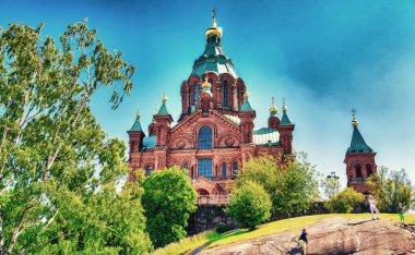 HELSINKI, FINLAND - 4 Temmuz 2017: Güneşli bir günde Uspenski Katedrali