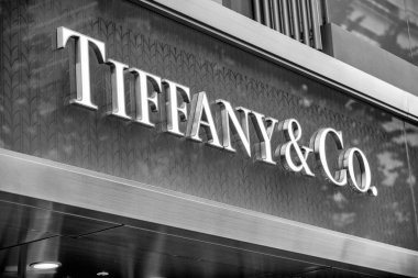 Osaka, Japonya - 26 Mayıs 2016: Tiffany mağaza giriş işareti Dotonbori.