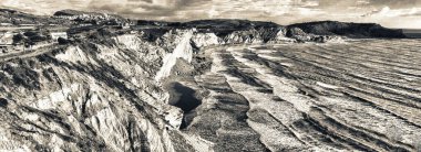 Türklerin Merdivenleri 'nin havadan görünüşü. Scala dei Turchi, İtalya 'nın Sicilya eyaletinin güney kıyısında kayalık bir uçurumdur.