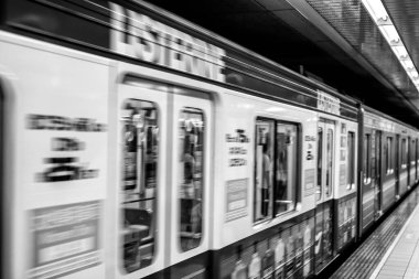 Osaka, Japonya - 28 Mayıs 2016: Tren istasyonunun içi.