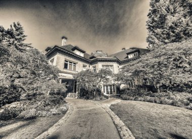 PORTLAND, OR - 21 AĞUSTOS 2017 Pittock Mansion tarihi bir 1914 evidir.