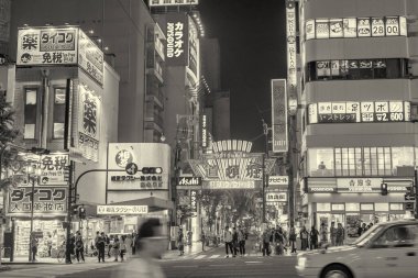 Osaka, Japonya - 28 Mayıs 2016: Dotonbori 'deki renkli aydınlık binalar.