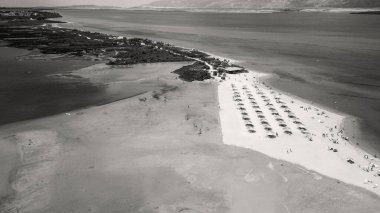Hırvatistan 'ın Zadar kentinde Queens Beach hava manzarası.