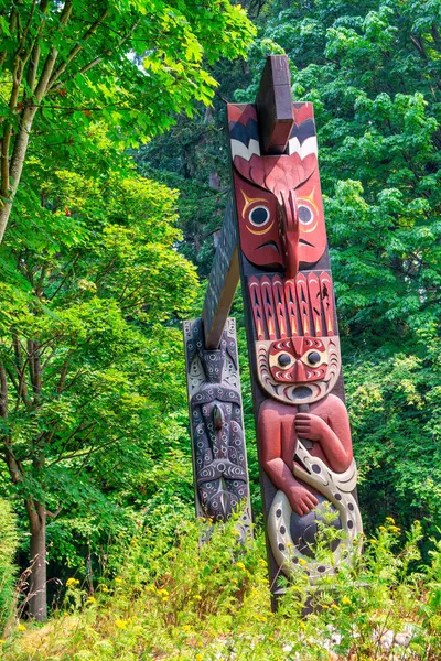 stock image Totems of Stanley Park on a sunny day, Vancouver.