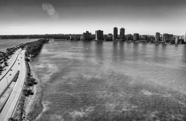 Rickenbacker Geçidi, Miami 'nin panoramik hava görüntüsü.