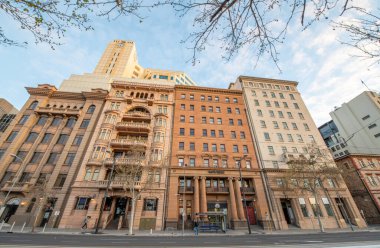 Adelaide, Avustralya - 15 Eylül 2018: Güzel bir öğleden sonra şehrin sokakları.