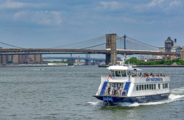 New York - Haziran 2013: Ferry Tour, New York.