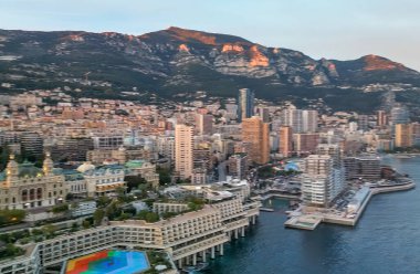 Montecarlo 'da. Gün batımında Monako 'nun gökyüzü manzarası.