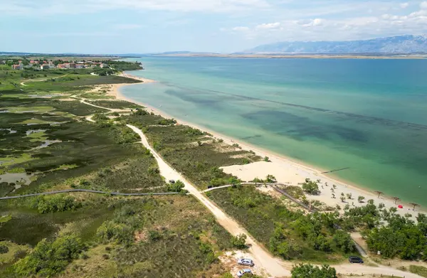 Hırvatistan 'ın Zadar kentinde Queens Beach hava manzarası.