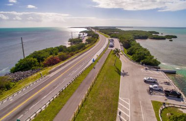 Küçük ördek anahtarı, Florida anahtarı. Adaları birbirine bağlayan köprünün havadan görüntüsü.