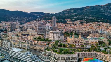 Montecarlo 'da. Gün batımında Monako 'nun gökyüzü manzarası.