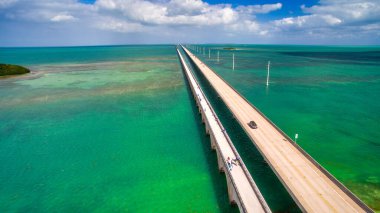 Küçük ördek anahtarı, Florida anahtarı. Adaları birbirine bağlayan köprünün havadan görüntüsü.