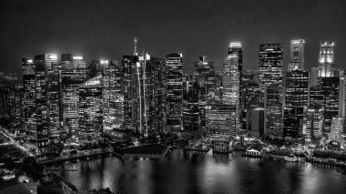 Singapur Marina Körfezi gökyüzü geceleri-