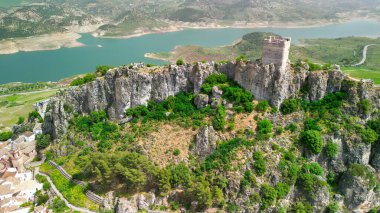 Zahara de la Sierra, Endülüs 'ün hava manzarası. Güney İspanya.