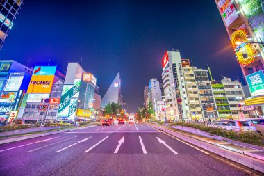 Osaka, Japonya - 28 Mayıs 2016: Dotonbori 'deki renkli aydınlık binalar.