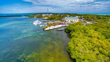 Üst Matecumbe Key, Florida - Güzel manzaranın panoramik hava manzarası.