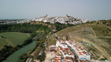 Arcos de la Frontera 'nın hava manzarası, Güney İspanya.