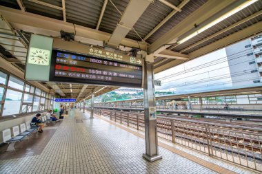 Hakone, Japonya - 25 Mayıs 2016: Hakone tren istasyonunda Shinkansen pisti.