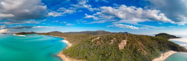 Tepe körfezi gözcüsü. Whitehaven Sahili Pazar günleri, Queensland panoramik hava manzarası, Avustralya