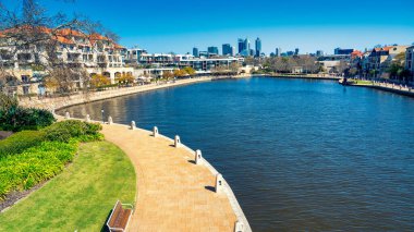 Perth, Avustralya - 31 Ağustos 2023: Claise Brook ve Swan River, Perth.