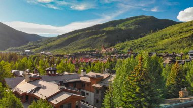 Vail, Colorado. Yaz günbatımında şehir manzarası inanılmaz.