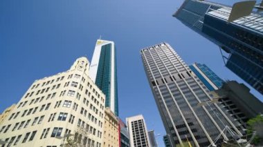 Perth, Avustralya - 11 Eylül 2023: Perth şehir merkezindeki gökdelenler güneşli bir sabah.