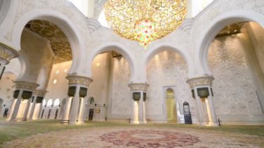 Abu Dabi, BAE. Şeyh Zayed Cami iç görünümü ve dekorasyonları