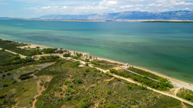 Hırvatistan 'ın Zadar kentinde Queens Beach hava manzarası.