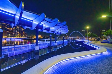 Elizabeth Quay, Perth, Avustralya 'da gece.