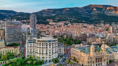Montecarlo 'da. Gün batımında Monako 'nun gökyüzü manzarası.