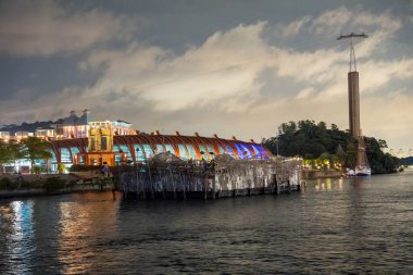 Singapur 'daki Sentosa Boardwalk' tan şehir manzarası.