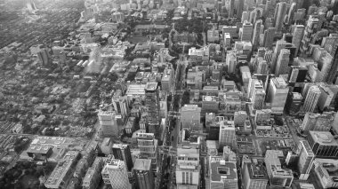 Toronto 'nun güzel bir yaz günbatımında helikopterden gökyüzü manzarası Ontario - Kanada.