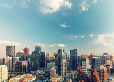 Günbatımında Calgary 'nin panoramik hava manzarası, Alberta - Kanada.