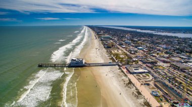 Daytona, Florida - Güzel Daytona Sahili 'nin panoramik hava manzarası.