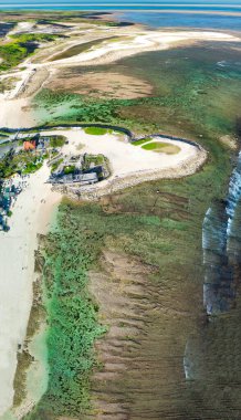 Bali 'deki Melasti Ungasan Sahili' nin havadan görünüşü.